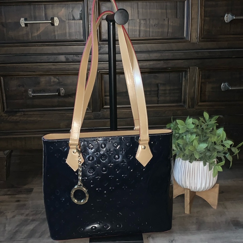 INVECE PATENT BLACK LEATHER HANDBAG